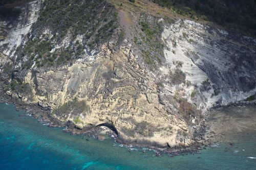 Falaise roche dure (Moya, Petite-Terre) ©DEAL976 